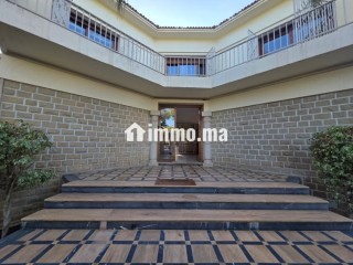 Villa à usage bureau defaçade - Villa à louer - Rabat