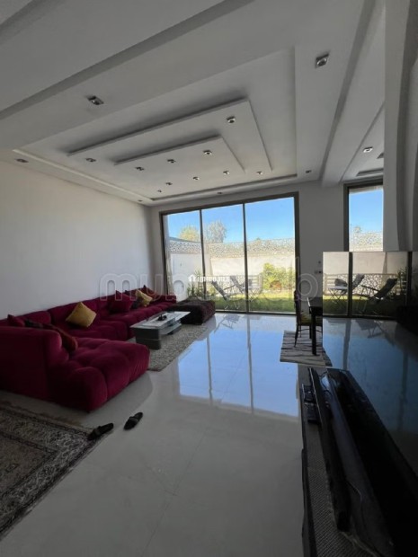 Une trés belle villa vide avec piscine à bouskoura - Location Immobilier - Bouskoura - photo 3