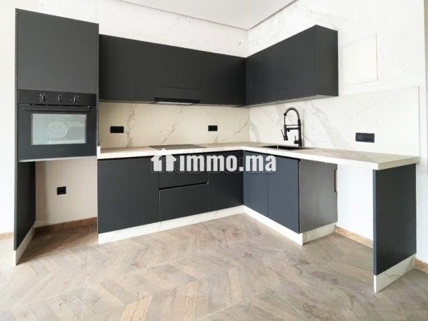 studio-moderne-neuf-a-louer-big-2
