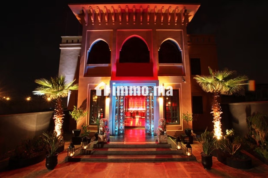 Local commercial à vendre à Agdal. Superficie 1285 m². Cuisine bien équipée - Vente Immobilier - Marrakech - photo 1
