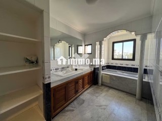 Appartement à Vendre de 232.0 m² à Casablanca, Moulay Youssef - Appartement à vendre - Casablanca