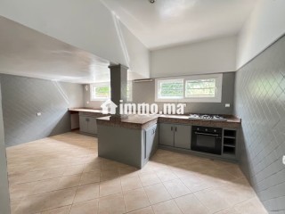 Location villa de luxe à CIL Hay Salam. 3 belles chambres. Cheminée, piscine - Villa à louer - Casablanca