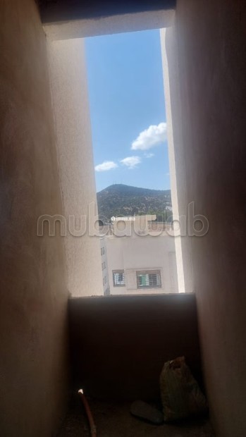 Bel appartement à vendre à Ouazzane. 2 belles chambres. Salon Marocain et antenne parabolique - Vente Immobilier - Autre - photo 2