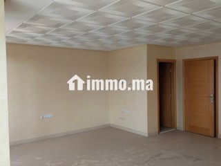 Beaux bureaux à louer à Guéliz. Surface totale 60 m². Porte blindée, sécurité - Bureau à louer - Marrakech