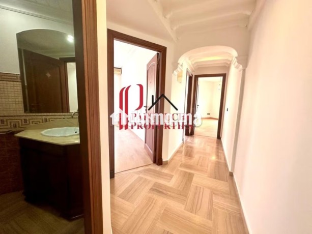 rare-2ch-vide-175m2-65m2-de-terrasse-sud-ouest-big-9