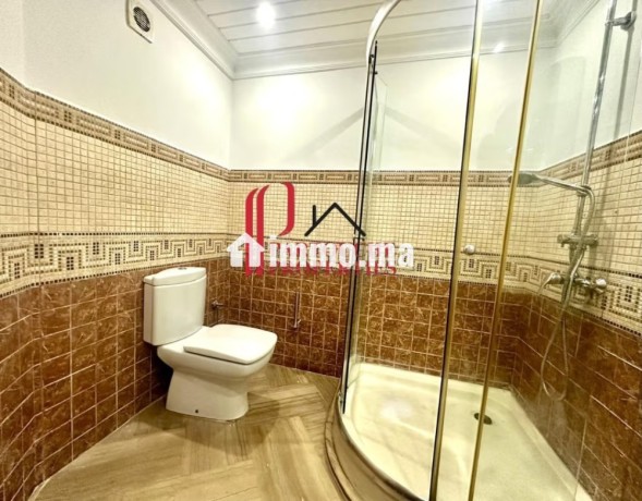 rare-2ch-vide-175m2-65m2-de-terrasse-sud-ouest-big-8