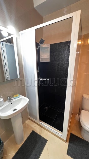 Location d'un appartement à Hay Salam.
Surface de 80 m².
Ascenseur et garage - Vente Immobilier - Agadir - photo 4