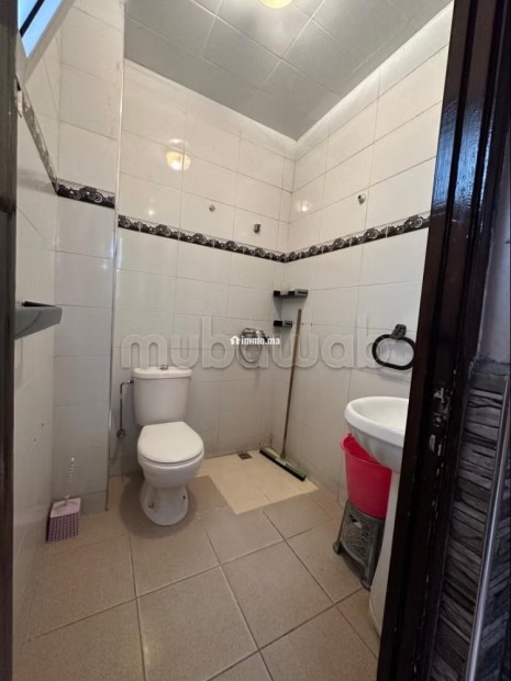 Location d'un appartement à Hay Salam. Surface de 60 m². Salon traditionnel et porte blindée - Vente Immobilier - Agadir - photo 4