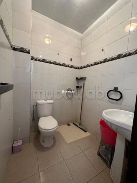 Location d'un appartement à Hay Salam. Surface de 60 m². Salon traditionnel et porte blindée - Vente Immobilier - Agadir - photo 5