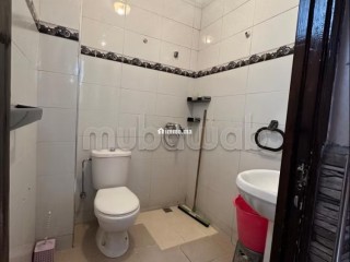 Location d'un appartement à Hay Salam. Surface de 60 m². Salon traditionnel et porte blindée - Appartement à vendre - Agadir