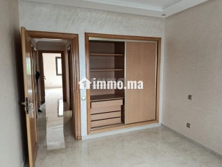 APPARTEMENT À LOUER DANS UNE RÉSIDENCE FERMÉE À RACINE - Appartement à louer - Casablanca