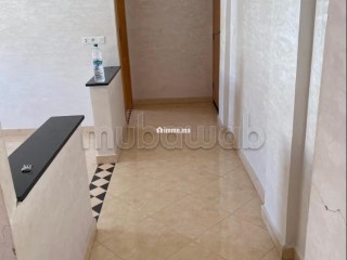 Appartement à vendre à Deroua. 3 pièces confortables. Belle terrasse - Appartement à vendre - Autre