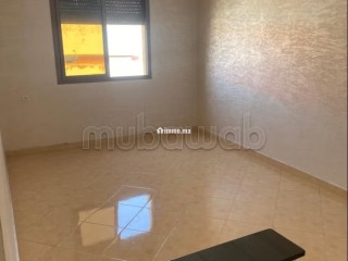 Appartement à vendre à Deroua. 3 pièces confortables. Belle terrasse - Appartement à vendre - Autre
