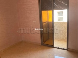 Appartement à vendre à Deroua. 3 pièces confortables. Belle terrasse - Appartement à vendre - Autre