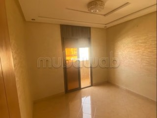 Appartement à vendre à Deroua. 3 pièces confortables. Belle terrasse - Appartement à vendre - Autre