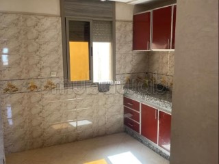 Appartement à vendre à Deroua. 3 pièces confortables. Belle terrasse - Appartement à vendre - Autre