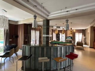 Villa spacieuse à Bouskoura 881m2 avec piscine - Villa à louer - Bouskoura