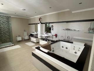 Villa spacieuse à Bouskoura 881m2 avec piscine - Villa à louer - Bouskoura