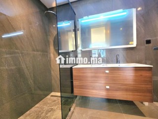 Bel appartement en location à Casablanca Finance City. 3 grandes pièces. Porte blindée, sécurité - Appartement à louer - Casablanca
