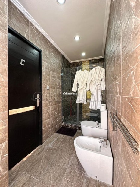 Maison de luxe à louer à Mediouna. Surface de 500 m². Salon traditionnel marocain, résidence sécurisée - Vente Immobilier - Tanger - photo 8