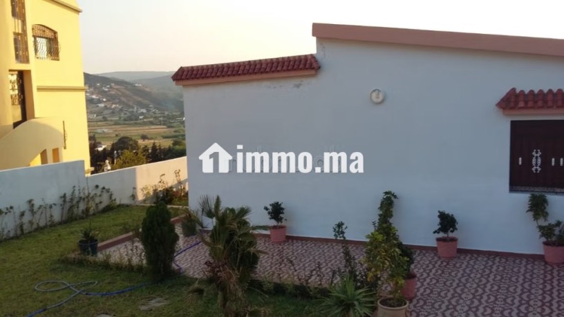 belle-villa-vue-sur-les-montagnes-big-1