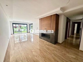 À Dar Bouaaza Superbe Rez De Jardin à louer Vide. 3 belles chambres. Concierge et piscine - Appartement à louer - Dar Bouazza