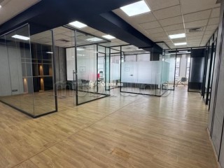 Bureau 131 M² Aménagé Semi Meublé Sur Abdelmoumen - Bureau à louer - Casablanca