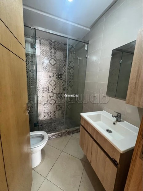 Appartement à louer à La Ville Haute. 2 pièces confortables. Concierge et climatisation - Location Immobilier - Kenitra - photo 2