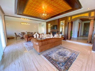 Somptueuse villa à louer à Ain Diab.
Superficie 540 m².
Meublé - Villa à louer - Casablanca