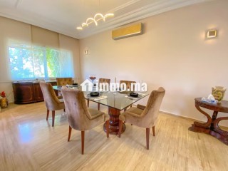 Somptueuse villa à louer à Ain Diab.
Superficie 540 m².
Meublé - Villa à louer - Casablanca