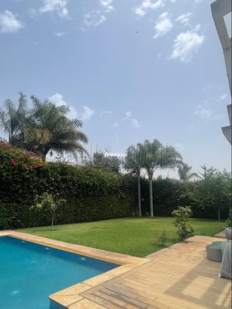 Très Belle villa à vendre à Bouskoura ville. 4 chambres. Tres grand Jardin - Vente Immobilier - Bouskoura - photo 4