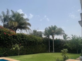 Très Belle villa à vendre à Bouskoura ville. 4 chambres. Tres grand Jardin - Villa à vendre - Bouskoura