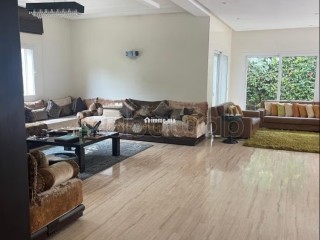 Très Belle villa à vendre à Bouskoura ville. 4 chambres. Tres grand Jardin - Villa à vendre - Bouskoura