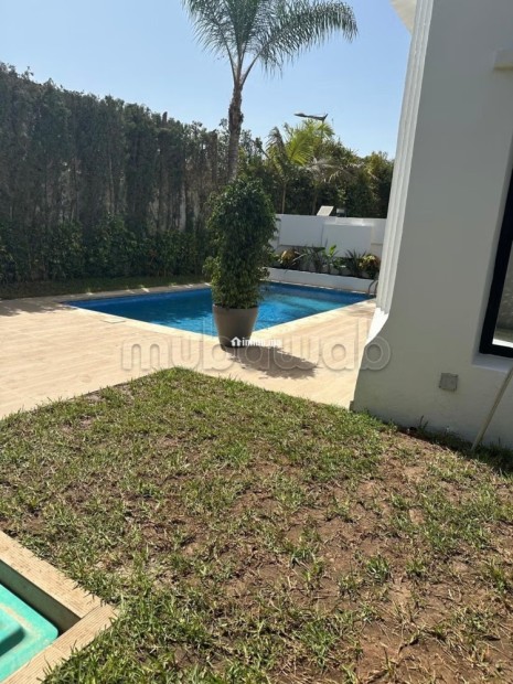 À VENDRE villa 361 m2 de luxe Bouskoura Ville Verte.
Superficie 371 m².
Places de parking et terrasse - Vente Immobilier - Bouskoura - photo 3