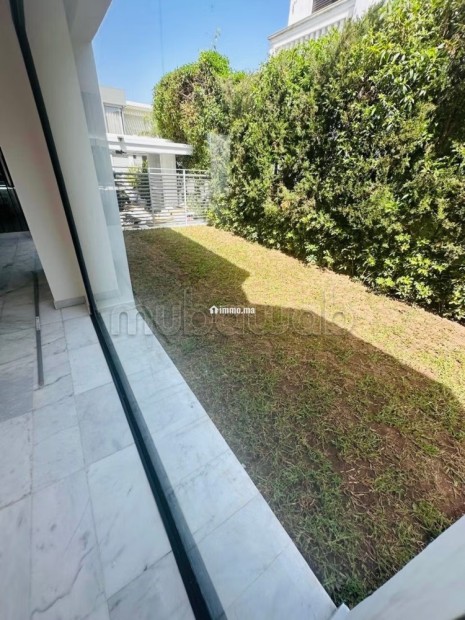 À VENDRE villa 361 m2 de luxe Bouskoura Ville Verte.
Superficie 371 m².
Places de parking et terrasse - Vente Immobilier - Bouskoura - photo 4