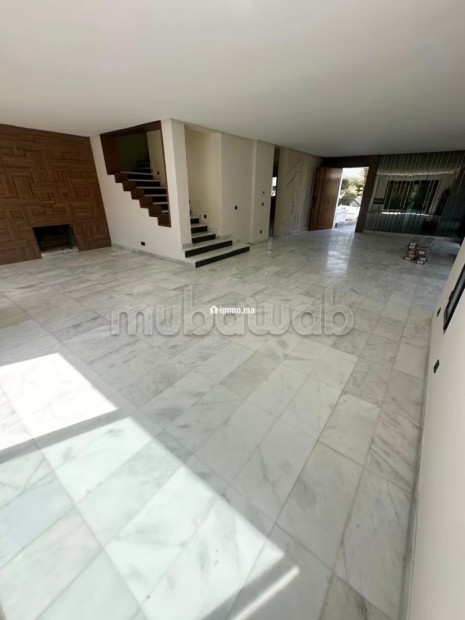 À VENDRE villa 361 m2 de luxe Bouskoura Ville Verte.
Superficie 371 m².
Places de parking et terrasse - Vente Immobilier - Bouskoura - photo 6