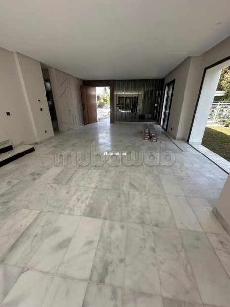 À VENDRE villa 361 m2 de luxe Bouskoura Ville Verte.
Superficie 371 m².
Places de parking et terrasse - Vente Immobilier - Bouskoura - photo 7