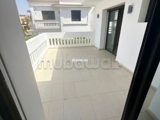 À VENDRE villa 361 m2 de luxe Bouskoura Ville Verte.
Superficie 371 m².
Places de parking et terrasse - Villa à vendre - Bouskoura