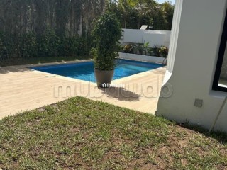 À VENDRE villa 361 m2 de luxe Bouskoura Ville Verte.
Superficie 371 m².
Places de parking et terrasse - Villa à vendre - Bouskoura