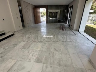 À VENDRE villa 361 m2 de luxe Bouskoura Ville Verte.
Superficie 371 m².
Places de parking et terrasse - Villa à vendre - Bouskoura