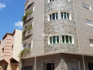 Maison à la vente à Sidi Maarouf. 5 chambres. Porte blindée, salon marocain - Maison à vendre - Casablanca