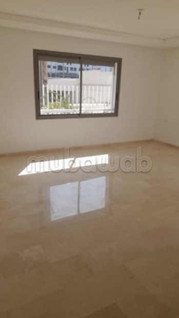 Bel appartement en location en Centre Ville. 4 pièces confortables. Parking et jardin - Location Immobilier - Temara - photo 4