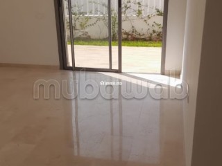Bel appartement en location en Centre Ville. 4 pièces confortables. Parking et jardin - Appartement à louer - Temara