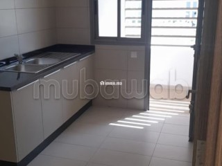 Bel appartement en location en Centre Ville. 4 pièces confortables. Parking et jardin - Appartement à louer - Temara