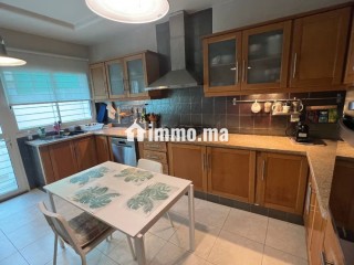 Villa de haut standing à vendre à El Menzeh. 6 pièces. Système de parabole et salon marocain - Villa à vendre - Autre