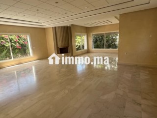 Splendide villa à vendre à Riyad. 4 belles chambres. Cheminée et garage - Villa à vendre - Rabat