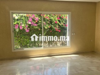 Splendide villa à vendre à Riyad. 4 belles chambres. Cheminée et garage - Villa à vendre - Rabat