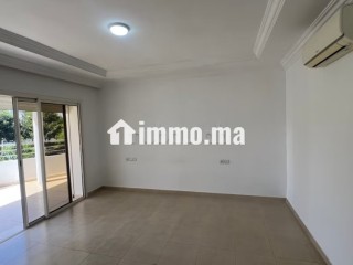 Splendide villa à vendre à Riyad. 4 belles chambres. Cheminée et garage - Villa à vendre - Rabat