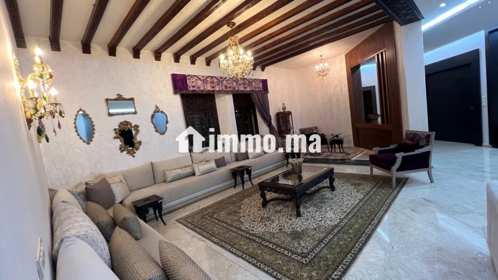 Coquette Villa de haut standing à vendre à Riyad. Superficie 500 m². Tout confort avec cheminée et climatisation - Vente Immobilier - Rabat - photo 1
