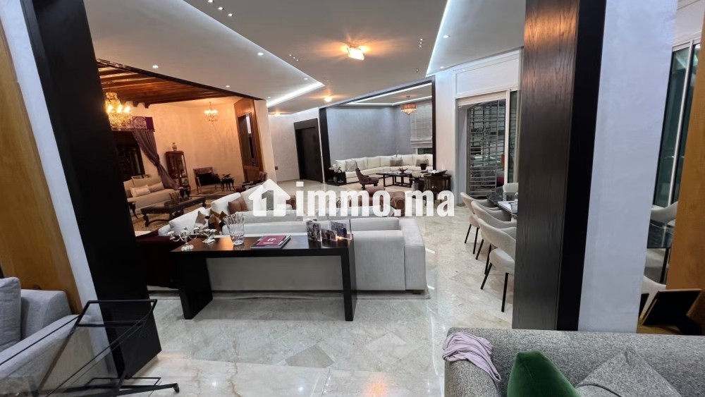 Coquette Villa de haut standing à vendre à Riyad. Superficie 500 m². Tout confort avec cheminée et climatisation - Vente Immobilier - Rabat - photo 2